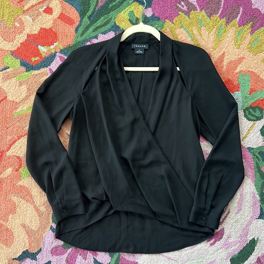 TROUVÉ CUTOUT SHOULDER TOP